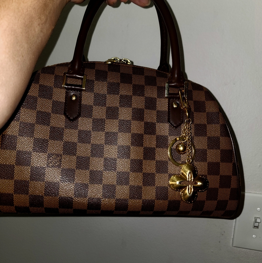 Meet your Posher, Xenia